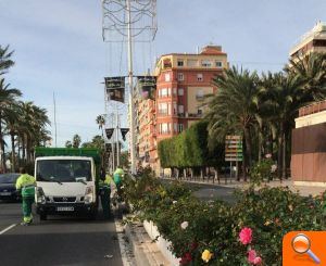 El Ayuntamiento inicia las plantación de rosales en la mediana de la avenida Juan Bautista Lafora para embellecer la ciudad