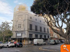 Restauren la façana de l'edifici de la Caixa Rural de Burriana - (foto 3) Restauren la façana de l'edifici de la Caixa Rural de Burriana - (foto 3)