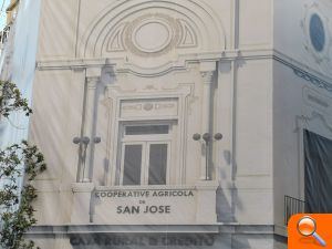 Restauren la façana de l'edifici de la Caixa Rural de Burriana - (foto 4) Restauren la façana de l'edifici de la Caixa Rural de Burriana - (foto 4)