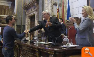 El Ayuntamiento recibe a los ganadores de los XXXVI Premios Literarios Ciutat de València - (foto 3) El Ayuntamiento recibe a los ganadores de los XXXVI Premios Literarios Ciutat de València - (foto 3)