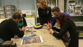 Drones sociales construidos por estudiantes aterrizan en el IES de Nules