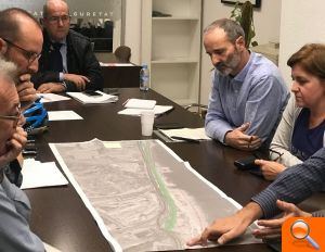 El Ayuntamiento de Alicante lleva a la Mesa de la Bicicleta la propuesta de instalar una pasarela para cruzar la Avenida de Denia