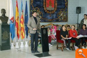 El Salón Azul del Ayuntamiento de Alicante acoge la lectura de la Declaración Universal de los Derechos Humanos