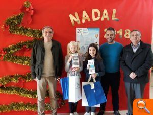 Premio para una niña de Els Poblets por conocer el camino que sigue el agua hasta que llega al grifo