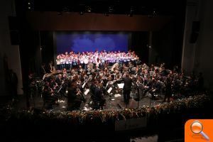 La música de la banda i el cor guanyen la lluita solidària contra el càncer - (foto 4) La música de la banda i el cor guanyen la lluita solidària contra el càncer - (foto 4)