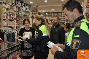 La Policía Local de Burriana felicita la Navidad a los comercios - (foto 3)