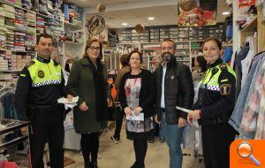 La Policía Local de Burriana felicita la Navidad a los comercios - (foto 4)